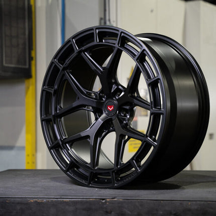 Vossen LC3-01 - 22x10 - ET22 - 5x112 - 66.56 - SB - Satin Black - OEM Cap - 24+ AMG GT Coupe - Front